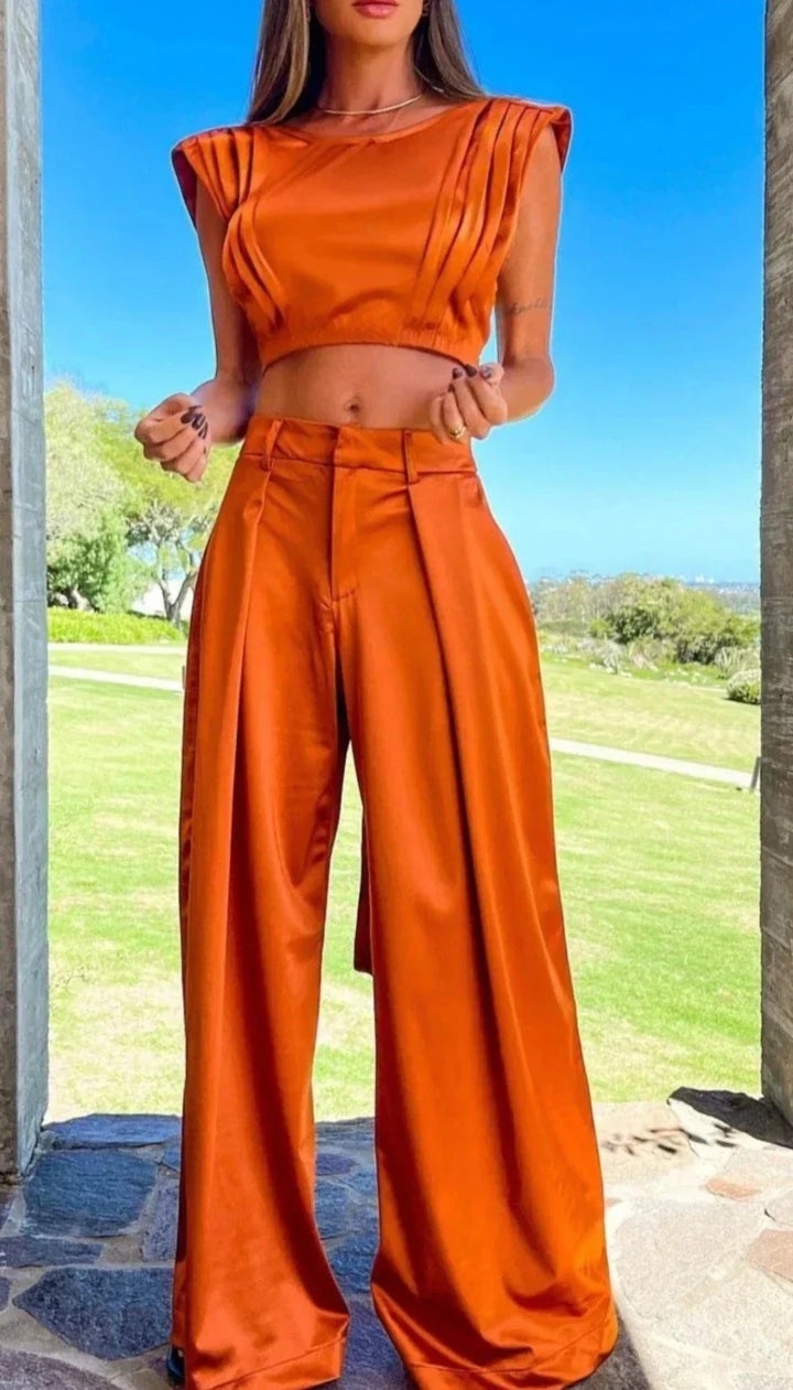 Conjunto calça com pregas e cropped com ombreiras Modix